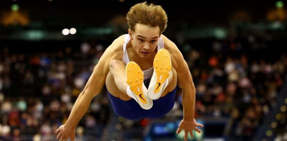 Sam Danson en pleno vuelo.