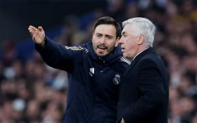 Carlo Ancelotti con Davide Ancelotti, su hijo y segundo entrenador del Real Madrid.