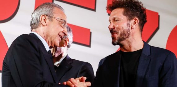 Diego Pablo Simeone y Florentino Pérez se saludan el pasado mes de noviembre durante la presentación del libro de Enrique Cerezo.