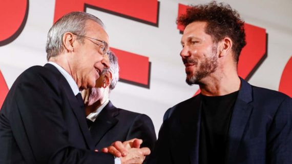 Diego Pablo Simeone y Florentino Pérez se saludan el pasado mes de noviembre durante la presentación del libro de Enrique Cerezo.