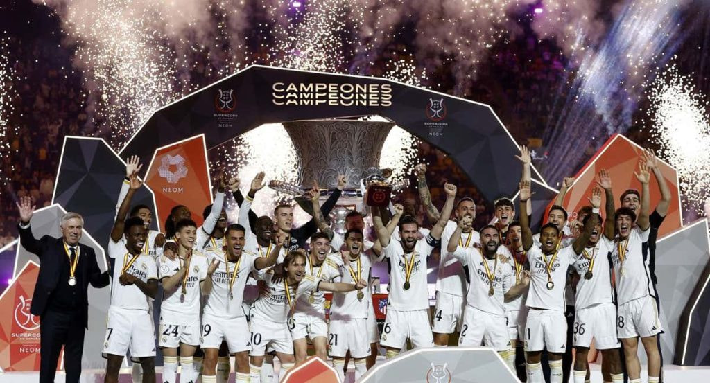 El Real Madrid celebra la Supercopa.