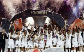 El Real Madrid celebra la Supercopa.