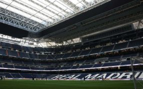 El estadio Santiago Bernabéu, único en España con posibilidad de cerrar el techo.
