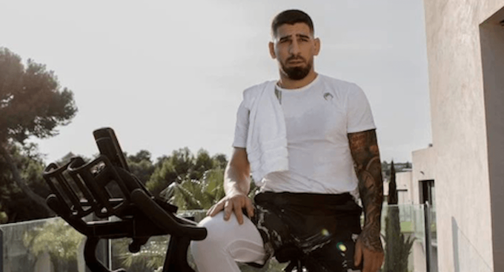 Ilia Topuria, tras un entrenamiento en su casa.