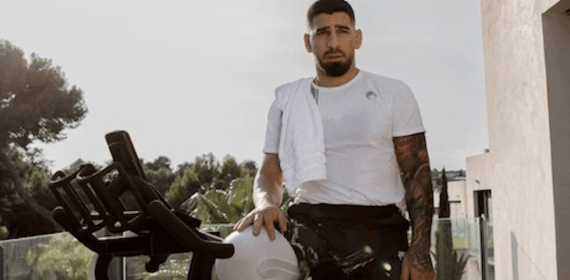 Ilia Topuria, tras un entrenamiento en su casa.