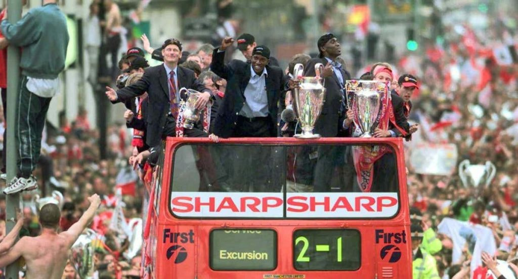 El Manchester United celebra la Champions ganada en 1999.