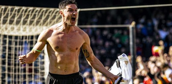 Yaremchuk celebra uno de sus goles.