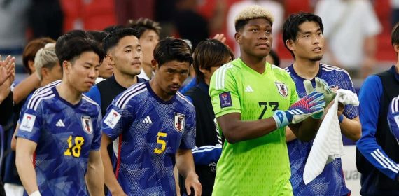 Zion Suzuki junto a sus compañeros de Japón en la Copa Asia 2024.