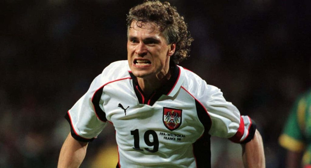 Polster disputando un partido en el Mundial de Francia '98.