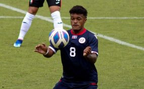 Omar de la Cruz durante un partido con República Dominicana.