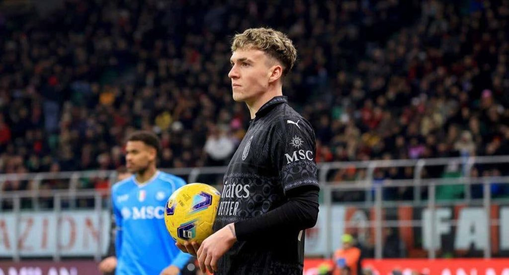 Álex Jiménez, jugando con el Milan.