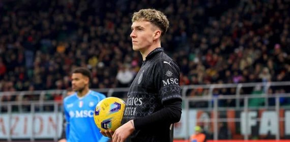 Álex Jiménez, jugando con el Milan.