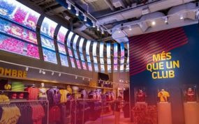 La tienda del Barça junto al Camp Nou.