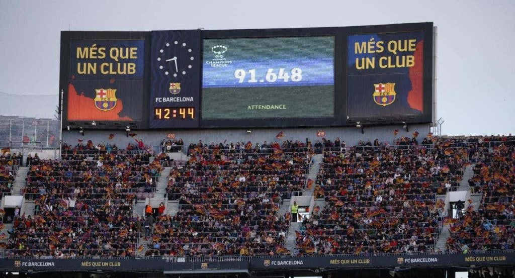 El Camp Nou durante un partido de Champions femenina.