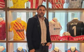 Alejandro Campano, posa para Relevo, en el NH Collection.