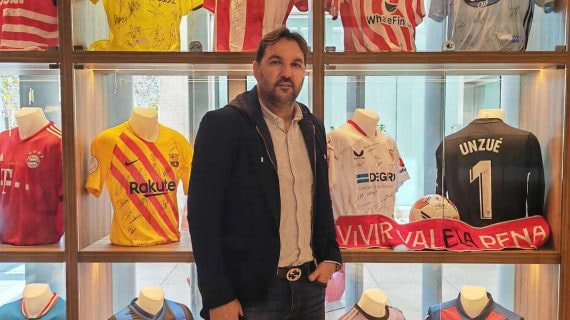 Alejandro Campano, posa para Relevo, en el NH Collection.