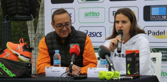 Carles Prat en una presentación con Ariana Sánchez.