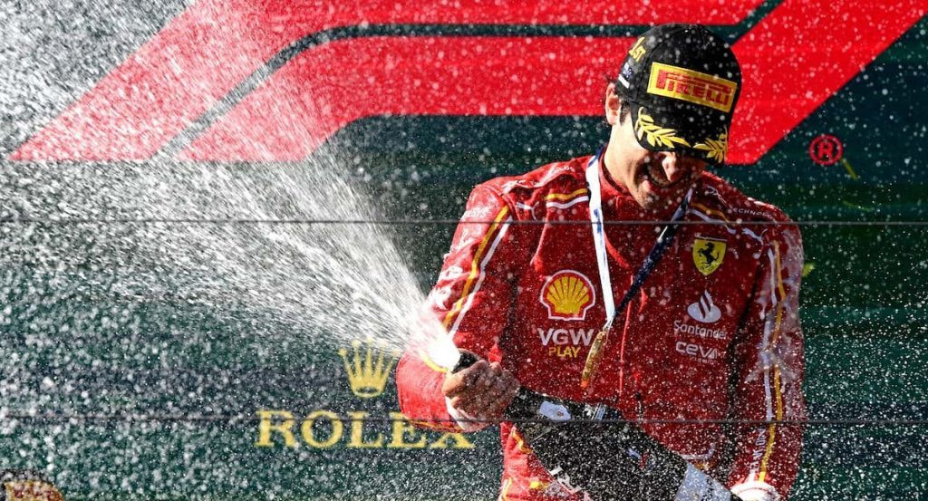 Carlos Sainz cantó Smooth Operator tras ganar el GP de Australia 2024.
