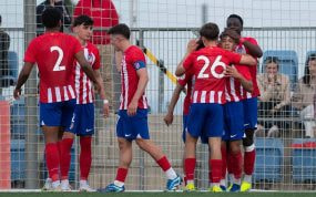 Los jugadores del Atlético celebran uno de los goles.