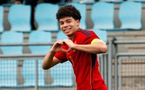 Enzo Alves, hijo de Marcelo, celebra su primer gol con la Sub-15 de España.