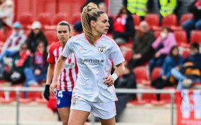 Gio Queiroz ante el Atlético de Madrid.