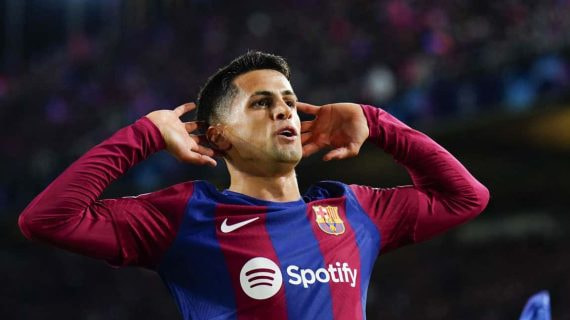 João Cancelo celebra su gol contra el Napoli.