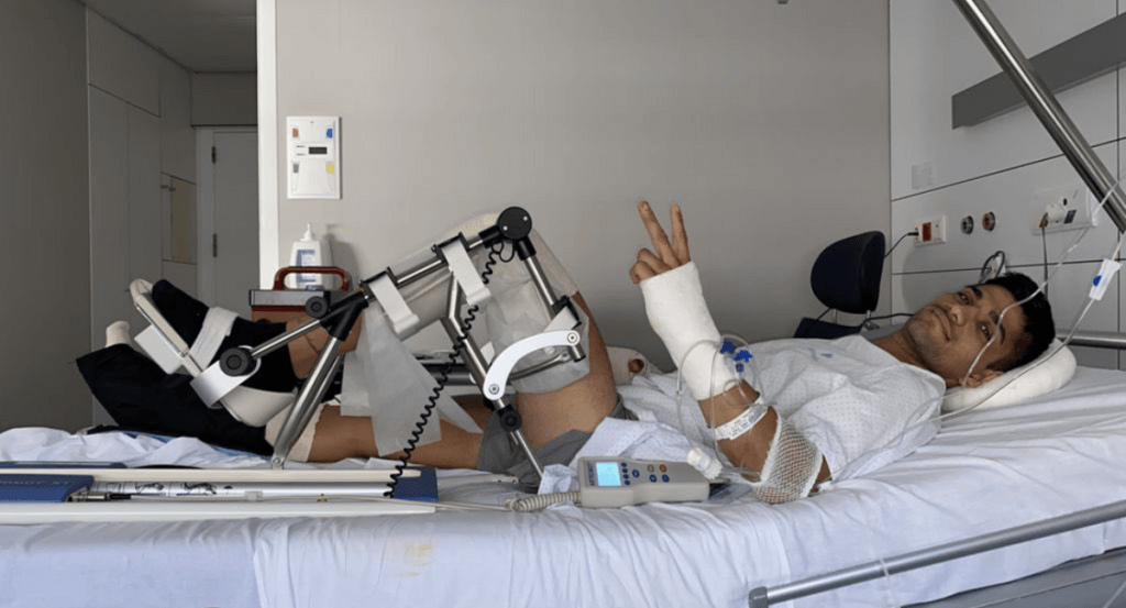 Jorge Martín tras ser operado de las siete fracturas.