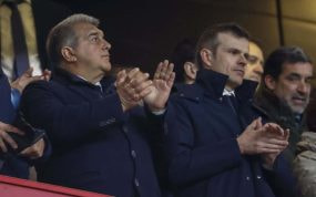 Laporta en el palco de Montjuic.