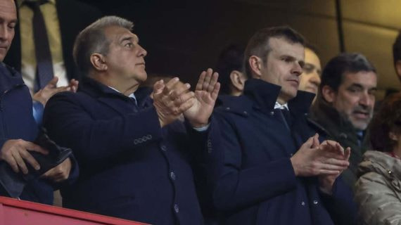 Laporta en el palco de Montjuic.