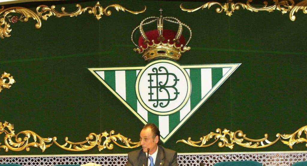 Manuel Ruiz de Lopera, en una junta del Betis.