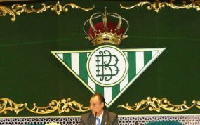 Manuel Ruiz de Lopera, en una junta del Betis.