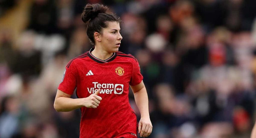 Lucía García con el Manchester United.