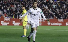 Manu Fuster celebra un gol en el Carlos Belmonte