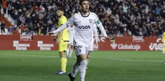 Manu Fuster celebra un gol en el Carlos Belmonte
