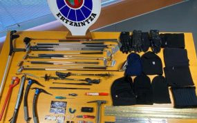 Material incautado por la Ertzaintza.