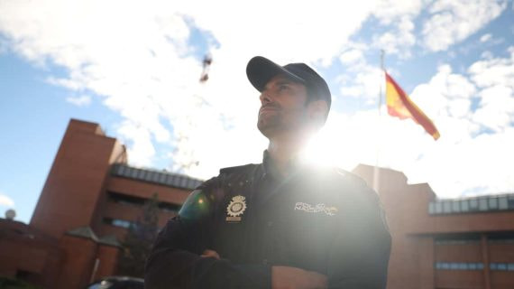 Nieto, de futbolista profesional a policía nacional.