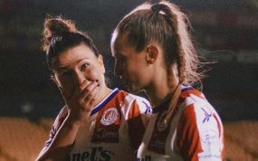 Bea Parra y Marta Perarnau tras un partido.