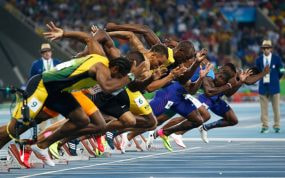 Salida de una carrera de atletismo.