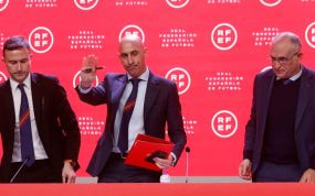 Rubiales en rueda de prensa para abordar la polémica por los contratos suscritos con Arabia Saudí.