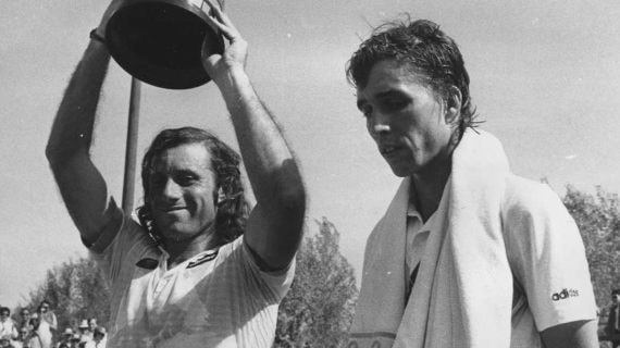 Guillermo Vilas como campeón de 1982 tras superar a Ivan Lendl.