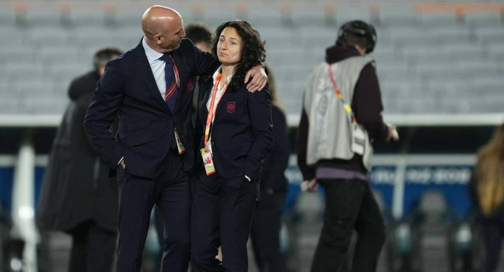 Luis Rubiales e Ivana Andrés antes del partido que enfrentó a España ante Suecia en la semifinal del Mundial de Australia y Nueva Zelanda.