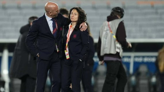 Luis Rubiales e Ivana Andrés antes del partido que enfrentó a España ante Suecia en la semifinal del Mundial de Australia y Nueva Zelanda.