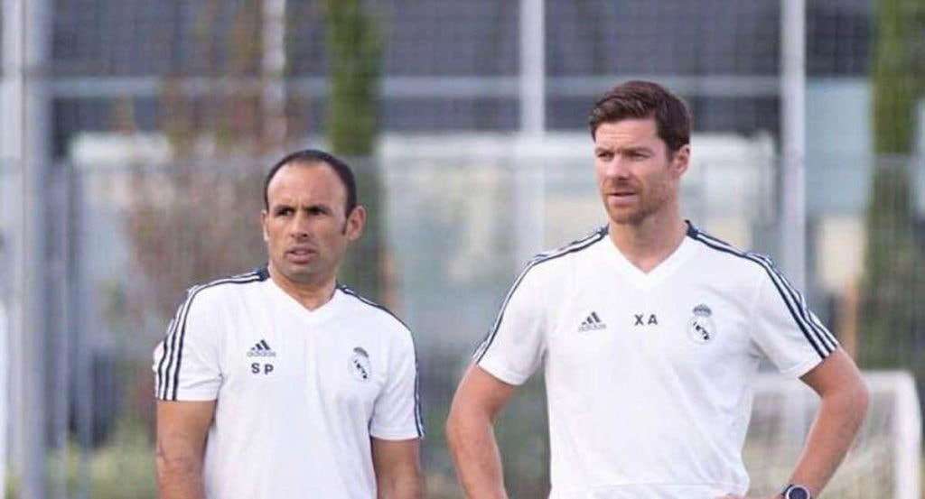 Xabi Alonso, junto a Sebas Parrilla.