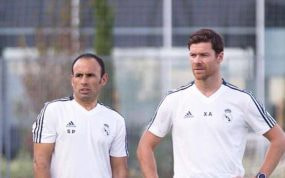 Xabi Alonso, junto a Sebas Parrilla.