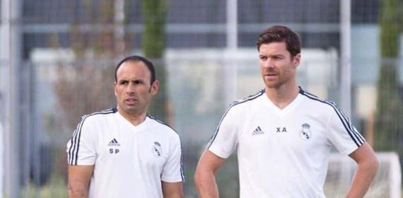 Xabi Alonso, junto a Sebas Parrilla.