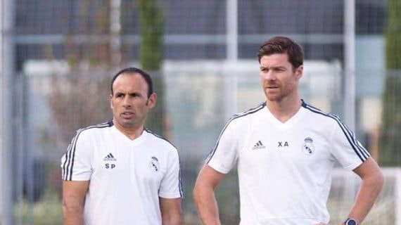 Xabi Alonso, junto a Sebas Parrilla.