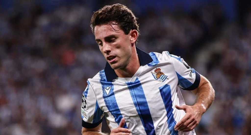 Álvaro Odriozola, durante un partido de la Real Sociedad.