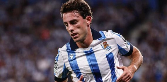 Álvaro Odriozola, durante un partido de la Real Sociedad.