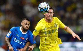 Aymeric Laporte durante un partido con el Al-Nassr.