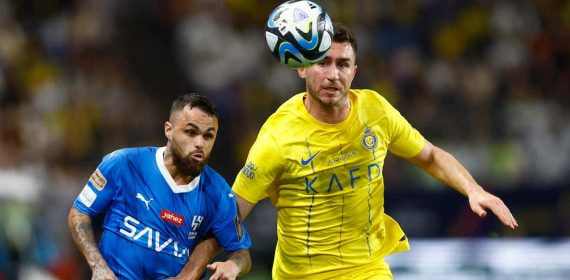 Aymeric Laporte durante un partido con el Al-Nassr.